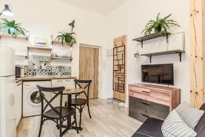 Image de apartamento con patio en la plaza de lavapies de alquiler temporal