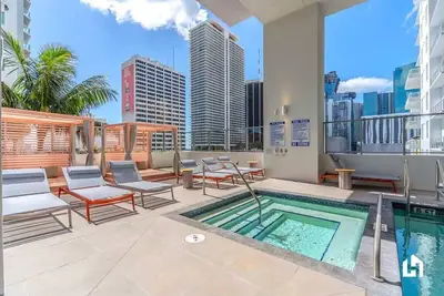 Image de Downtown Stay | Restaurant, Gym, Pool & CoWork!