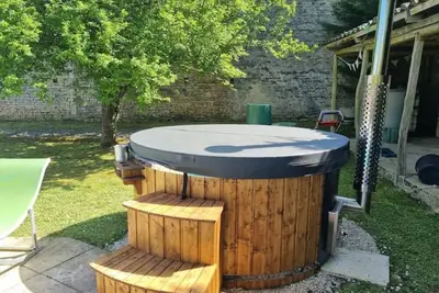 Image de 'Cymberline' Family Gite with Shared Hot Tub & Swimming Pool - Sleeps 4