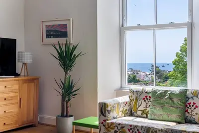 Image de Manacles - Spacious flat near beach with sea views & parking
