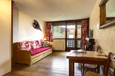 Image de À 50m des pistes de ski, 1er étage, vue montagne, balcon, télévision, casier à ski, 22m², La Plagne