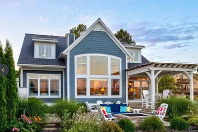 Image de Scenic Lakehouse on Bear Lake with Access to Lake Michigan