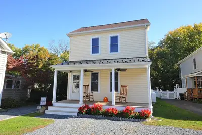 Image de Walking distance to shopping, restaurants, entertainment, and the Chesapeake Bay
