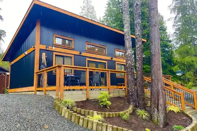 Image de Private West Coast Cottage w/firepit - 2 mins walk to seaside pubs and marinas!