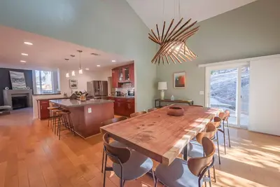 Image de 4br\/3ba Home Away from Home with Exceptional Amenities!