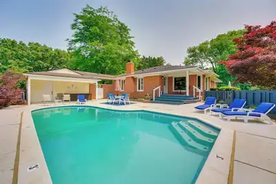 Image de Charming Home w/ Pool + Deck ~ 9 Mi to UMich!