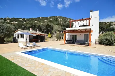 Image de Villa \"Martina\" avec vue sur les montagnes, jardin, piscine et Wi-Fi.