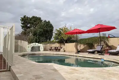 Image de Resort Like w/ Large Heated Hot Tub!