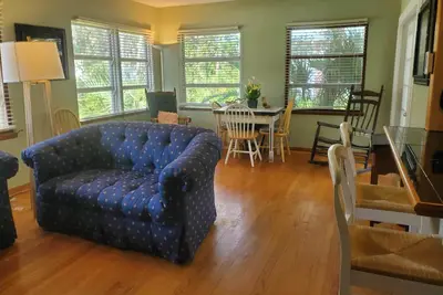 Image de Charming Upgraded Home just 7 minutes from the beaches!