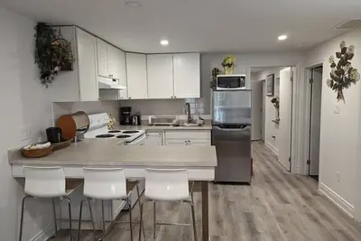 Image de Spacious Fully Furnished Private Apartment with Ravine view! , North York! \n\n