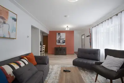 Image de Modern, spacious 3bdr house 15 min to Downtown Minneapolis