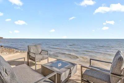 Image de Great Lakes Waterfront Cottage Estral Beach