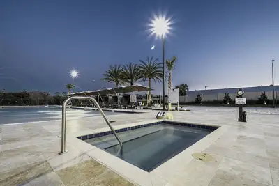 Image de Resort Style Home Near Disney, Wi-Fi & Parking, Bbq Grill Shared Heated Pool