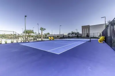 Image de Boutique Style home Near Disney w free Parking, Wi-Fi heated shared Pool.