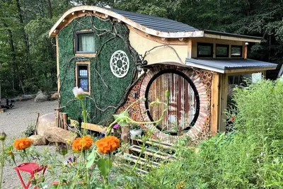 Image de Magical Tiny House Located Near Top Attractions!