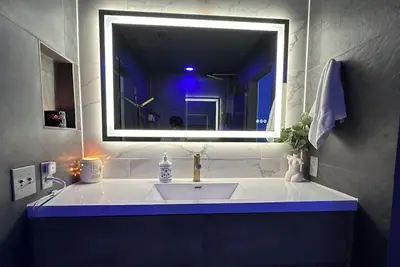 Image de Unwind in Tranquility Lake Pool Jet Steam shower High speed Internet