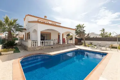 Image de Maison de vacances privée avec piscine privée, climatisation, Wifi, Tv, patio, parking