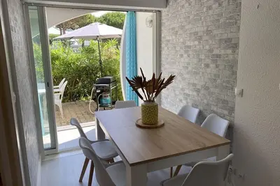 Image de Beau Studio cabine refait à neuf, avec jardin privatif, proximité de la plage, Bbq