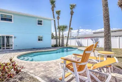 Image de Bikini Bottom Duplex with Pool! ~ 2 Minutes from Beach & Flagler Avenue
