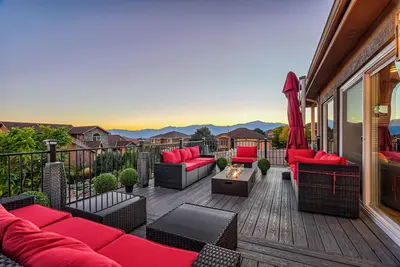 Image de Large Home-Pikes Peak Views-High End-Pool Table