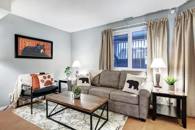 Image de Pet Friendly - Mountain Views - 2 Bedroom - Central - Workspace