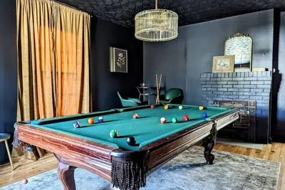 Image de The MillHouse - Pool Table, 6 Minutes to Downtown