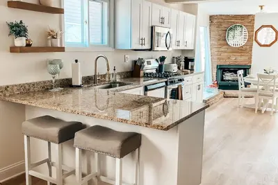 Image de Cozy, Chic 4 -bedroom Oasis in Geneva, Il