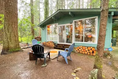 Image de A Pnw Cabin for adventure, healing, and relaxation.