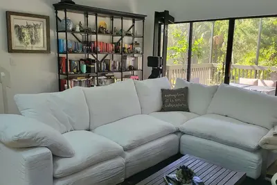 Image de Dreamy French chic Townhome retreat close  to Siesta Key