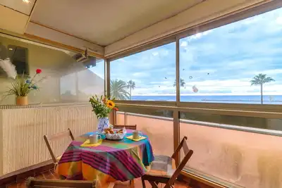 Image de Appartement de vacances \"Le Maeva\" avec vue sur mer, terrasse et Wi-Fi.