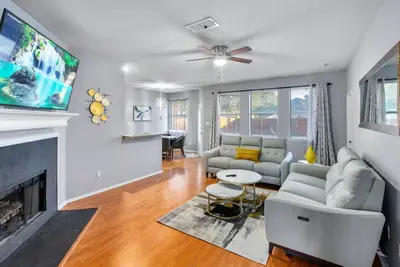 Image de Retreat in Roanoake |Roanoke Hidden Oasis | Resort Style Living