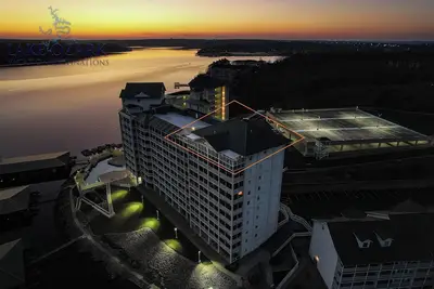 Image de The Luxury High-Rise Lake Life! Penthouse Unit @ The Towers: Indoor Pool, HotTub