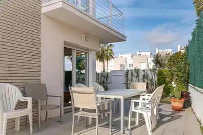 Image de Maison familiale Ă Creixell pour 10 pers. avec piscine, jardin, parking et Wi-Fi