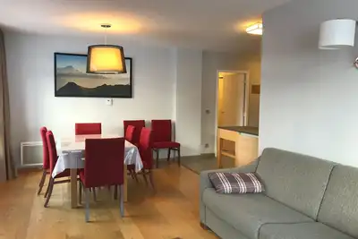 Image de Appartement spacieux avec parking, balcon et accès piscine - Front de neige
