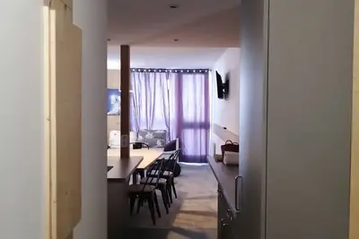 Image de Appartement rénové proche centre, 2 cabines, balcon, Wifi gratuit