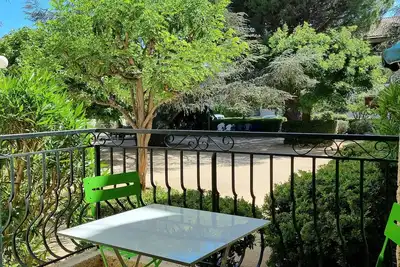 Image de Superbe T2 57m2 rénové à 100m des plages, terrasse, parking