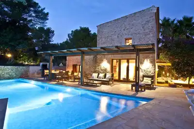 My Rental Homes - Villa Matarel immersed in the greenery, with pool