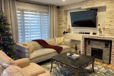 Image de Luxury 3 bedroom apartment with porch and 1. 8 miles away from Beach. Salisbury, Ma