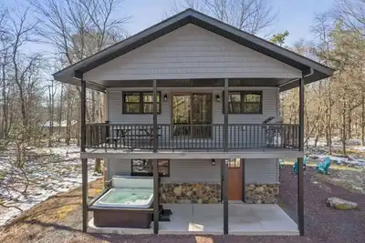 Image de Hot Tub | Game Room | 6 Bedroom | Fire Pit