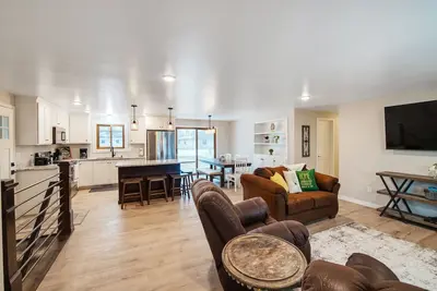 Image de Cozy and spacious home 2 blocks from Lambeau Field!