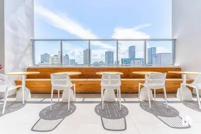 Image de Rooftop Drinks, City Views, w/ Heated Pool, & Gym
