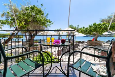 Image de Appartement-studio «Nikiana Club - Studio 4» avec vue sur la mer, piscine commune & Wi-Fi