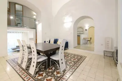 Image de Beautiful townhouse with studio and private garden 2 blocks from old city