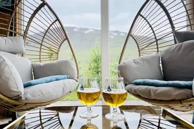Image de Deluxe Mountain Cottage, indoor hot tub