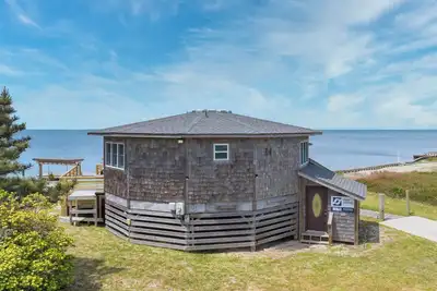 Image de Summer Savings - Soundfront Dog Friendly Hut w/ Hot Tub, Private Sound Access