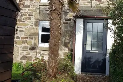 Cosy cornish dog friendly cottage, 5 mins from beach