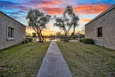 Image de April 2026 Open- Great Scottsdale Location!