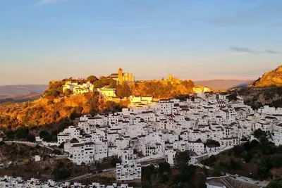 Image de Stylish Casares, 3 bedrooms large patio, terrace & communal pool