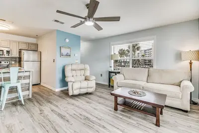 Image de Grand Caribbean 201w - Condo 50 Yards from the Beach -  No Hassle Check Out