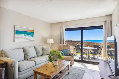 Image de Ocean Breeze West Ground Floor Beachfront -No Hassle Check Out